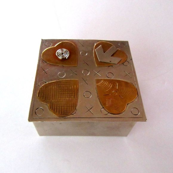 Mixed metal silver & brass tin pill or trinket box - Hearts - Valentines Day - Picture 8 of 8